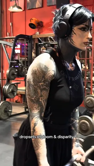 Comeovwhenursober Tattooed Gym Lifting OnlyFans Video Leaked