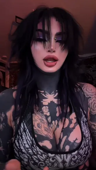 Comeovwhenursober Tattooed Chest Tease OnlyFans Video Leaked