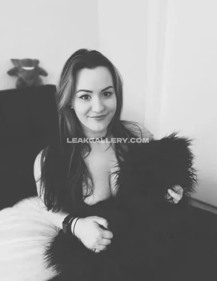 Concealedbones Feather Boa Tease OnlyFans Photo Leaked