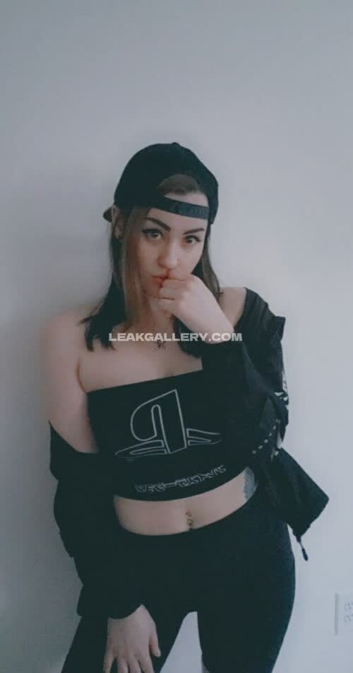 Concealedbones Off-Shoulder Crop Top OnlyFans Photo Leaked