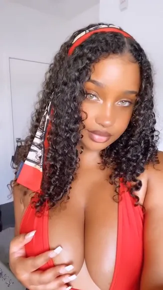 Corierayvon Red Swimsuit Cleavage Pose OnlyFans Video Leaked