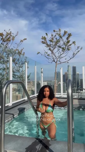 Corierayvon Green Bikini Pool Pose OnlyFans Video Leaked