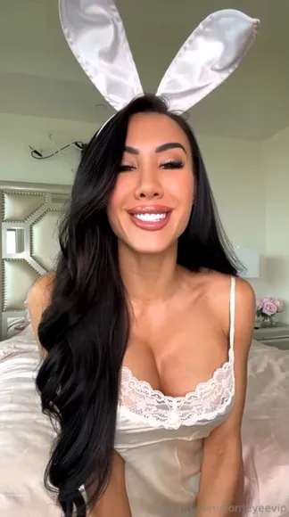 corrieyee video thumbnail