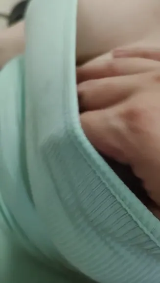 Cosertangyuan Hand Under Mint Bra OnlyFans Video Leaked