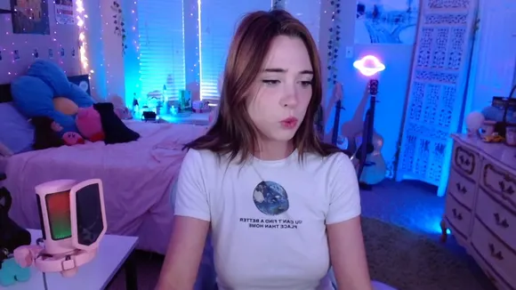 Cosmicase T-Shirt Clad Phone Use OnlyFans Video Leaked