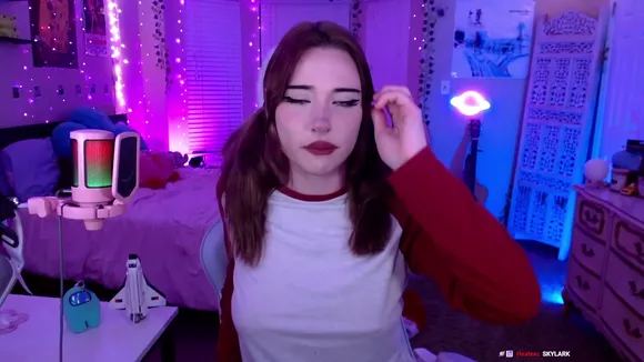Cosmicase Red Sleeves Tease OnlyFans Video Leaked