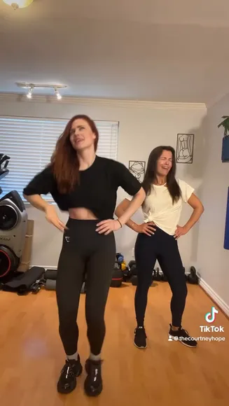 Courtney_hope Crop Top Belly Dance OnlyFans Video Leaked