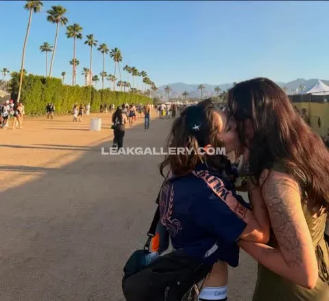 Cptpuffy Kissing Another Woman OnlyFans Photo Leaked