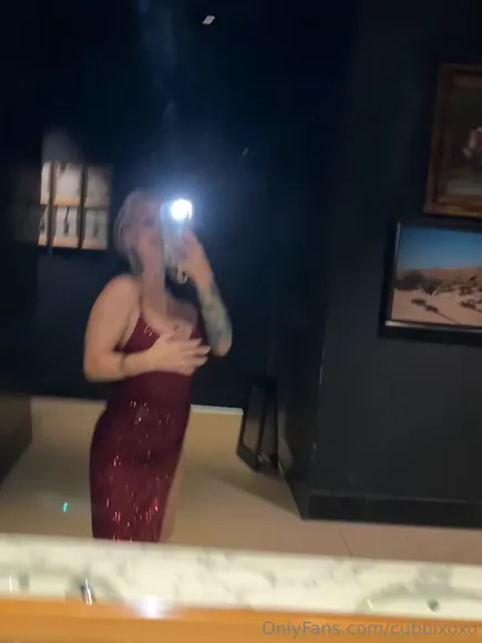 Cubbixoxo Sparkly Red Dress Pose OnlyFans Video Leaked