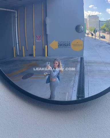 Cultureburns Mirror Selfie In Leggings OnlyFans Photo Leaked