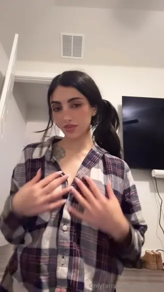 Cupofchaii Red Bra Tease OnlyFans Video Leaked