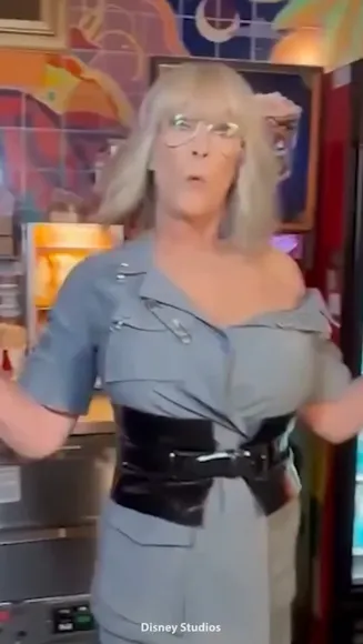 Curtisleejamie Off-Shoulder Bodysuit Strut OnlyFans Video Leaked