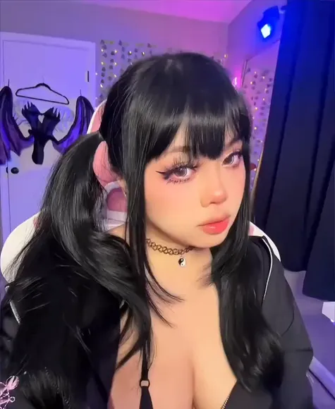 Cyb4rangel Low-Cut Top Tease OnlyFans Video Leaked