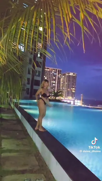Daine_dhaine Black Bikini Poolside OnlyFans Video Leaked