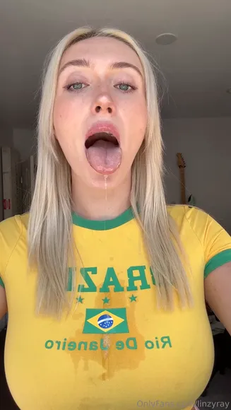 Daisyraexo Tits Out While Licking OnlyFans Video Leaked