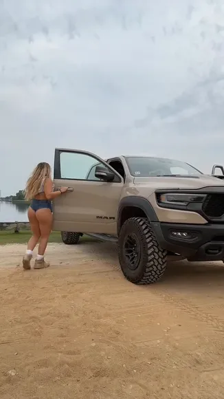 Danicooppss Denim Shorts Bend OnlyFans Video Leaked