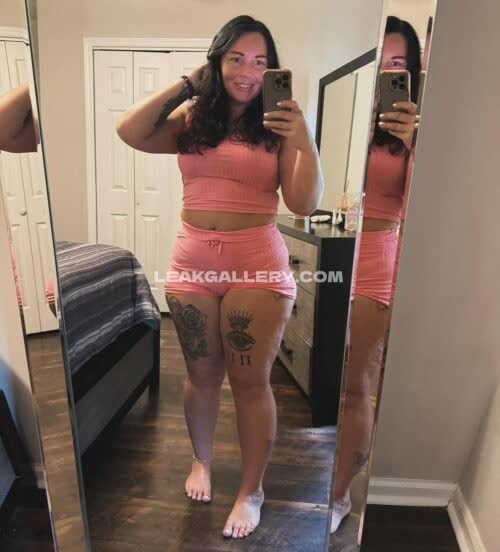 Danielaareds Pink Crop Top Shorts OnlyFans Photo Leaked