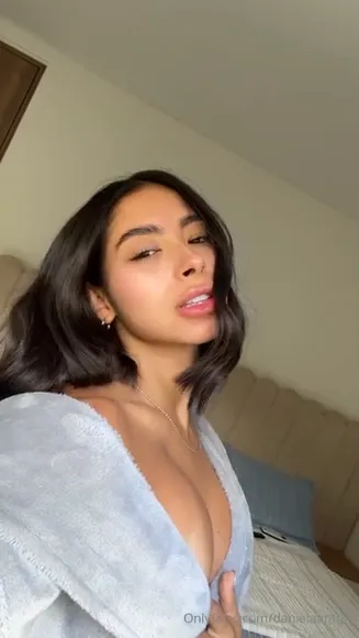Danielalotus Bare Midriff Sports Bra OnlyFans Video Leaked