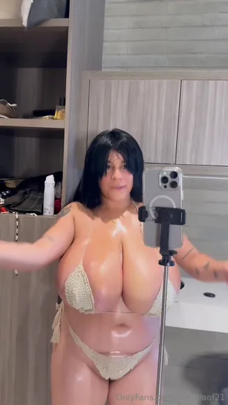Danielasys7 Oiled Boobs In Beaded Bikini OnlyFans Video Leaked