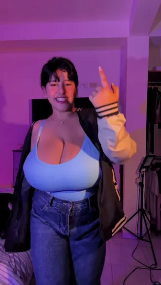 Danielasys7 Braless Top Tease OnlyFans Video Leaked