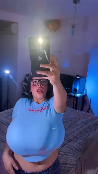 Danielasys7 Crop Top Boob Display OnlyFans Video Leaked