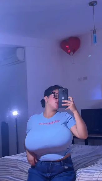 Danielasys7 Tight T-Shirt Mirror Selfie OnlyFans Video Leaked