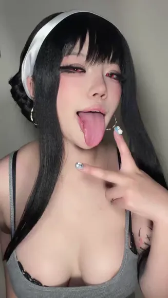 Daph Tongue Out Tease OnlyFans Video Leaked