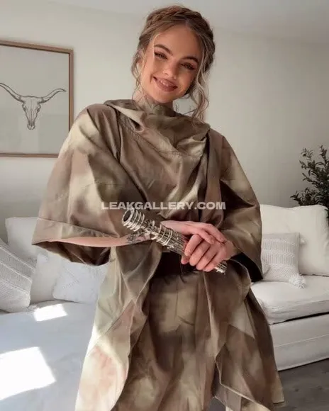 Darthcydiousx... Silky Robe Tease OnlyFans Photo Leaked