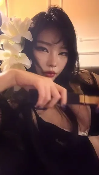 Daturakisses Black Lace Bra Tease OnlyFans Video Leaked