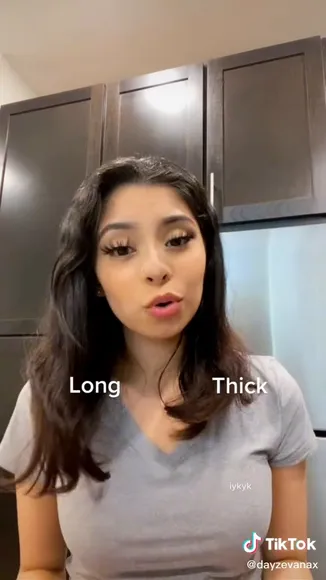 Dayzevana Gray V-Neck Tease OnlyFans Video Leaked