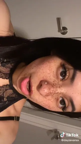 Dayzevana Lace Bra Tease OnlyFans Video Leaked