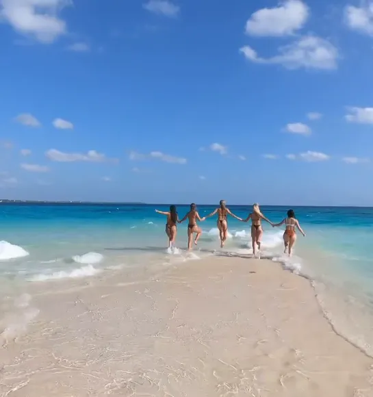Demirose Bikini Asses Walking OnlyFans Video Leaked