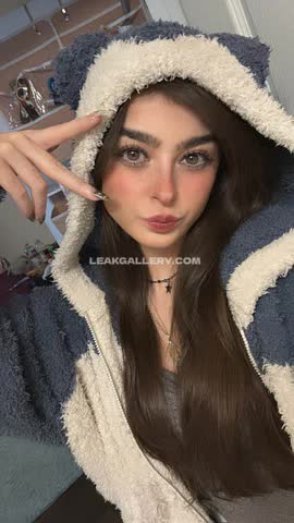Deputyaruuu Hoodie Clad Selfie Pose OnlyFans Photo Leaked
