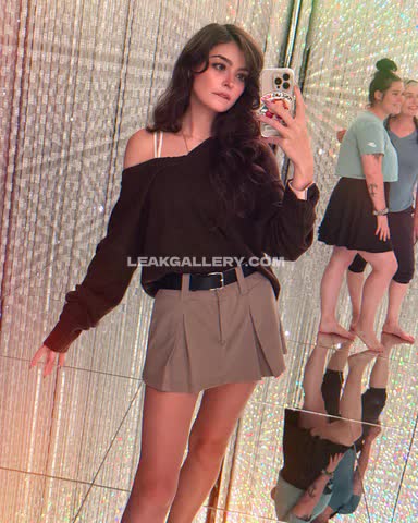 Deputyaruuu Short Skirt Leg Spread OnlyFans Photo Leaked
