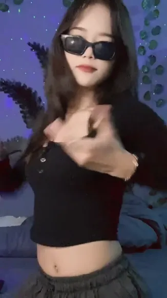 Deraangela Crop Top Belly Tease OnlyFans Video Leaked