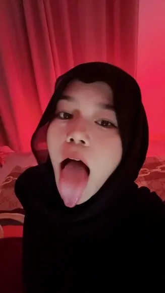 Deraangela Hijab Face Closeup OnlyFans Video Leaked