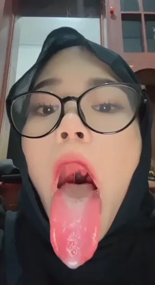 Deraangela Tongue Out Tease OnlyFans Video Leaked
