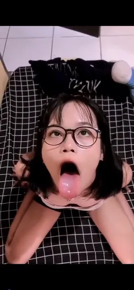Deraangela Tongue Out Tease OnlyFans Video Leaked
