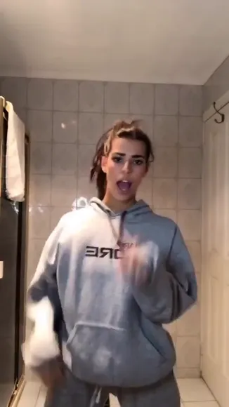 Develique Hoodie Dance Tease OnlyFans Video Leaked