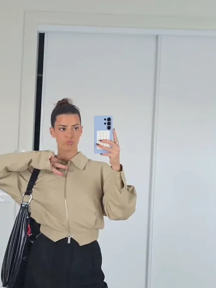 Develique Beige Jacket Zipper Tease OnlyFans Video Leaked