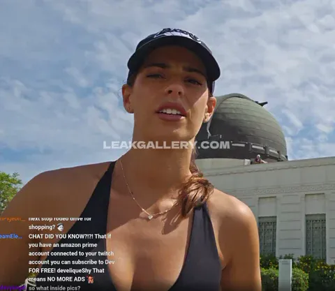 Develique Sports Bra Outdoor Tease OnlyFans Photo Leaked