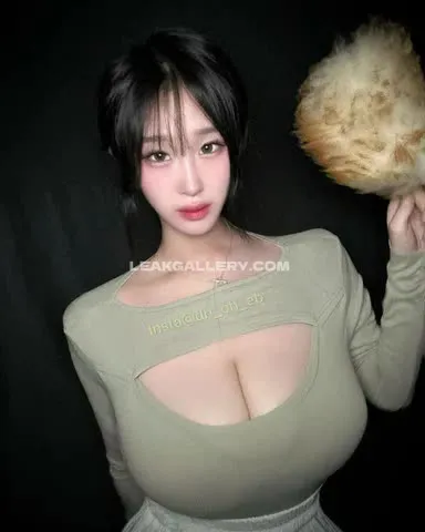 Dh_oh_eb Deep Cutout Top Tease OnlyFans Photo Leaked