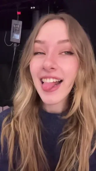 Diddlydonger Cozy Sweater Smile OnlyFans Video Leaked