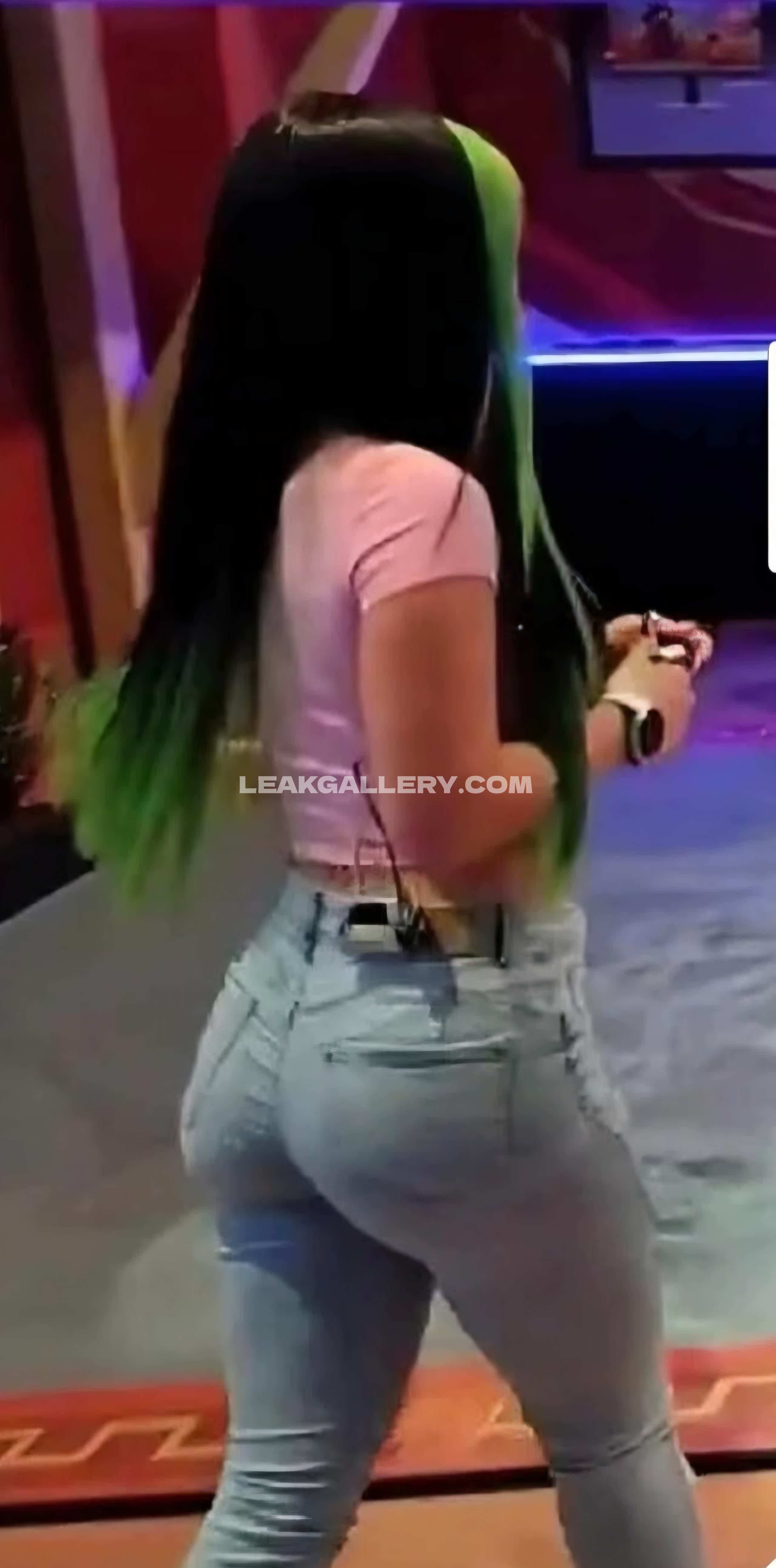 Dilara Tight Jeans Ass View OnlyFans Photo Leaked