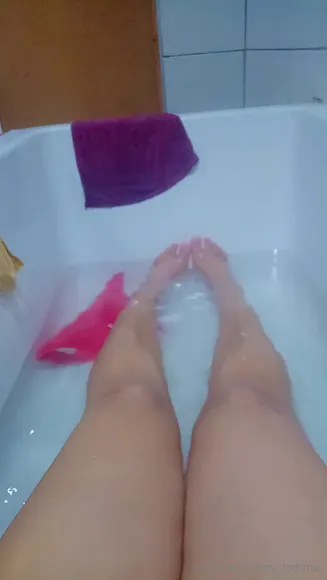 Dima Bare Legs In Bathtub OnlyFans Video Leaked