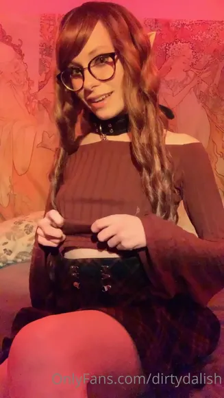 Dirtydalish Topless Chain Nipple Clamps OnlyFans Video Leaked