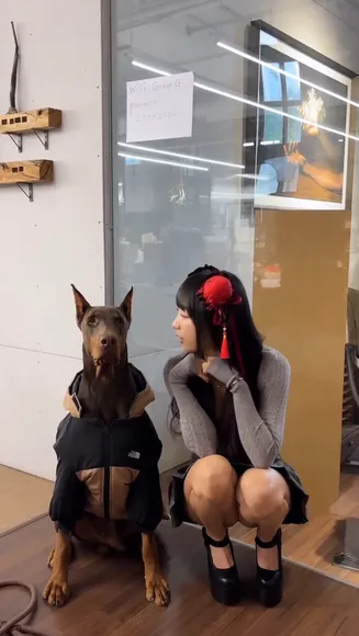 Djhenney Kneeling In Short Skirt OnlyFans Video Leaked