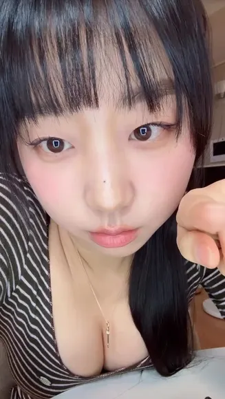 Djhenney Striped Top Cleavage OnlyFans Video Leaked