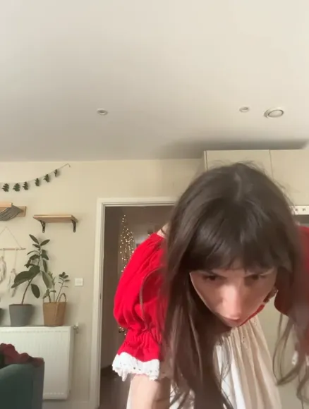 Doddleoddle Red Puff Sleeves Tease OnlyFans Video Leaked