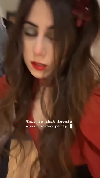 Doddleoddle Red Turtleneck Tease OnlyFans Video Leaked
